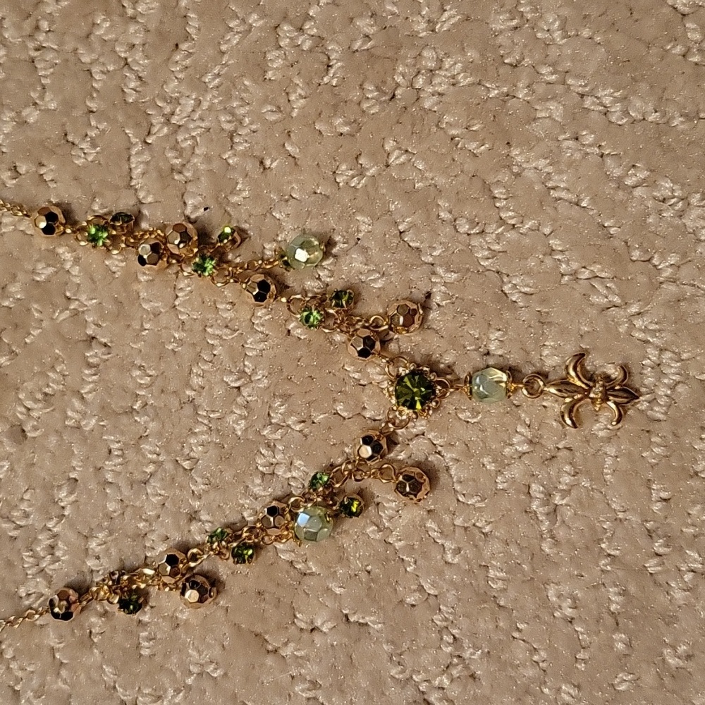 NWT Cookie Lee Green Crystal Gold tone fleur de lis necklace